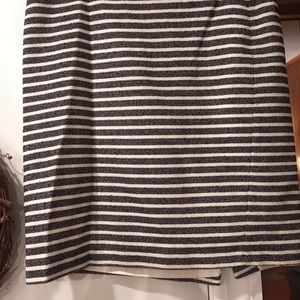 Ann Taylor Black and cream lined skirt